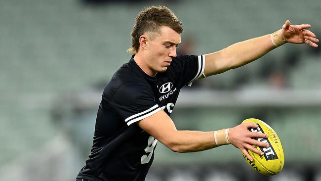 MELBOURNE, AUSTRALIA - APRIL 17: Patrick Cripps of the Blues warms up during the round five AFL match between the Carlton Blues and the Port Adelaide Power at Melbourne Cricket Ground on April 17, 2021 in Melbourne, Australia. (Photo by Quinn Rooney/Getty Images)