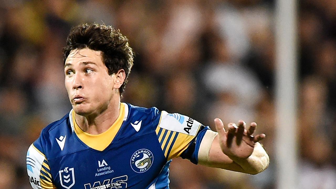 MACKAY, AUSTRALIA - SEPTEMBER 18: Mitchell Moses of the Eels runs the ball during the NRL semi-final match between the Penrith Panthers and the Parramatta Eels at BB Print Stadium on September 18, 2021 in Mackay, Australia. (Photo by Matt Roberts/Getty Images)