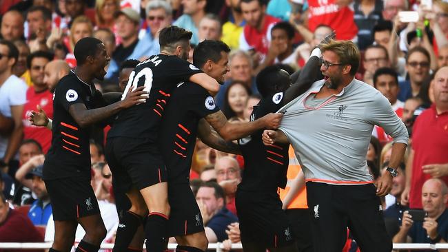 Sadio Mane of Liverpool and team mates celebrate his goal against Arsenal with Jurgen Klopp.