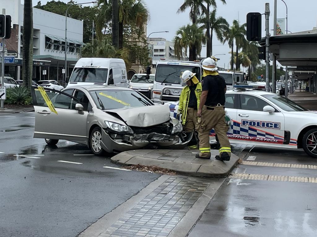 Sydney St traffic was flowing regularly, with only the westbound lane on Victoria St near the intersection being affected. Photo: Fergus Gregg