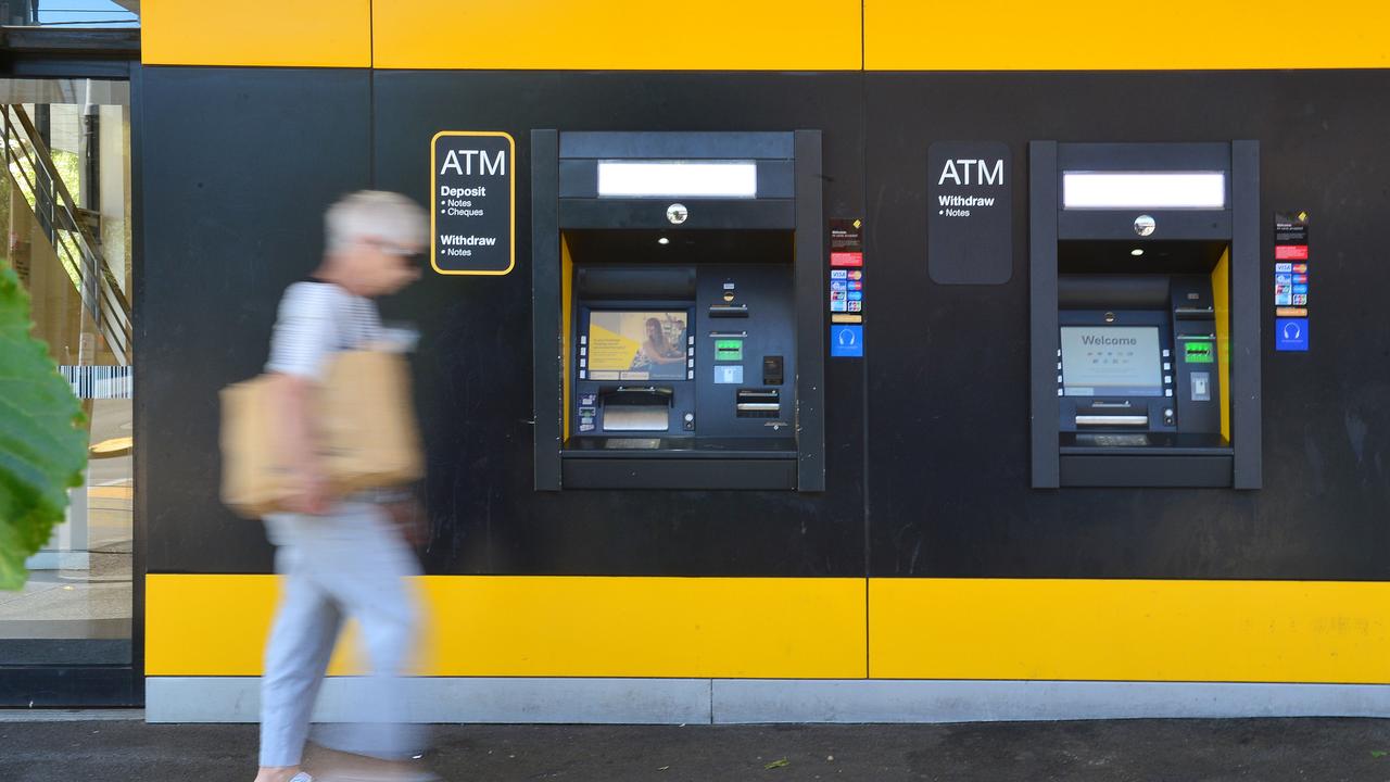 Australia bank closures 424 banks, 718 ATMs shut down in 12 months