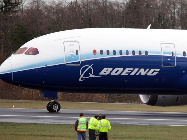 (FILES) In this file photo taken on December 15, 2009 (FILES) Boeing's long delayed new 787 Dreamliner takes to the sky at Paine Field in Everett, Washington. - Vietnamese carriers Vietjet, Bamboo Airways and Vietnam Airlines signed deals with US firms for aircraft and maintenance contracts worth $21 billion, a senior White House official said February 27, 2019. Vietjet will buy 100 Boeing 737 MAX jets and GE engines, while Bamboo Airways will buy 10 Boeing 787 Dreamliners. State carrier Vietnam Airlines signed a $100-million deal with Sabre Corporation for services and technology. (Photo by Paul Joseph Brown / AFP)