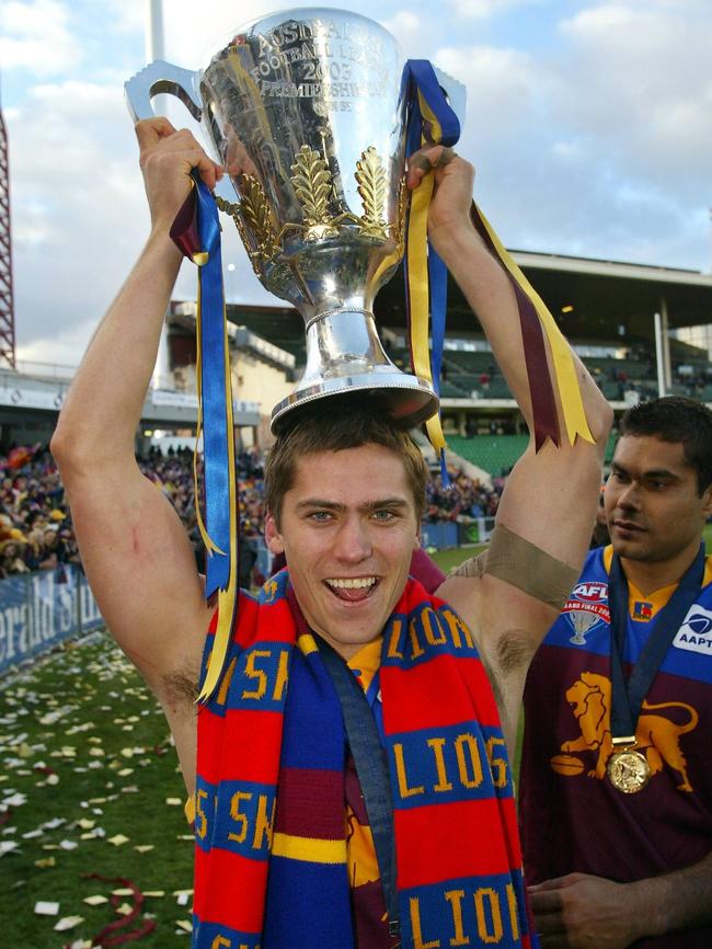 Simon Black adds some more silverware to his trophy cabinet in the 2003 Grand Final.