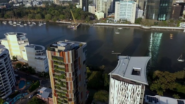 Drone footage of Kangaroo Point green bridge location