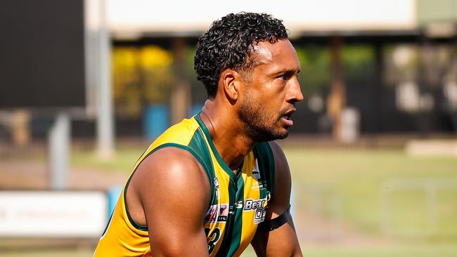 Thomas Motlop playing for PINT in the 2023-24 NTFL season. Picture: Celina Whan / AFLNT Media