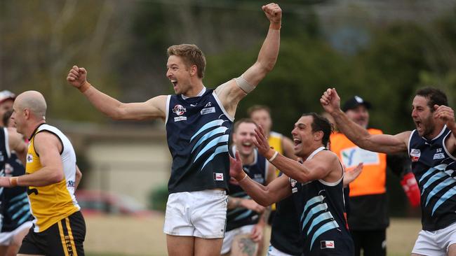 EFL Division 4 2022: Chirnside Park v Silvan at Kimberley Reserve, Chirnside Park: Leigh Kimpton of Silvan kicks his 100th goal for the season on Saturday 6th of August, 2022 in Chirnside Park, Victoria, Australia.Photo: Hamish Blair