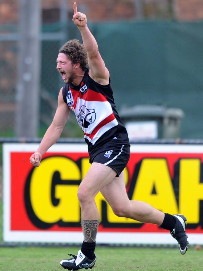 Former Frankston Dolphins star Chris Irving is making a comeback with Red Hill.