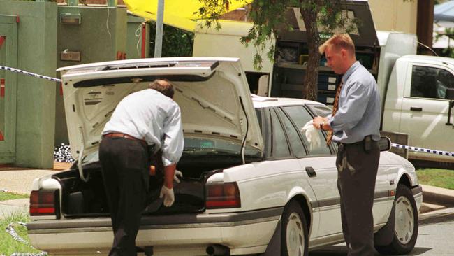 04 Feb 1999: Detectives search a car outside the Main Beach house where two people were stabbed and killed.