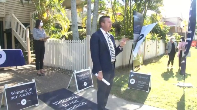 REPLAY: Brisbane house auction: 35 Overend St, Norman Park