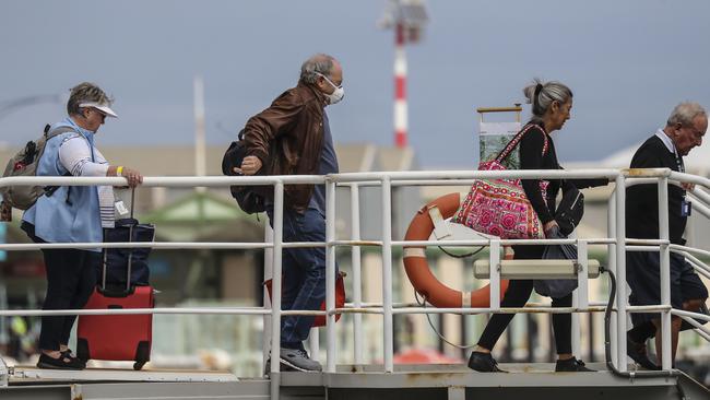 West Australians leave the Vasco da Gama on Monday. Picture: Getty Images