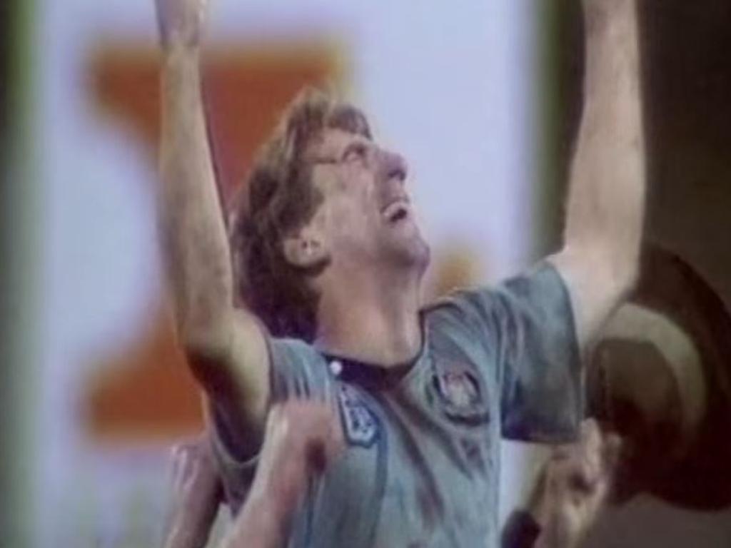 The image of Mortimer falling to his knees after winning in 1985 is iconic.