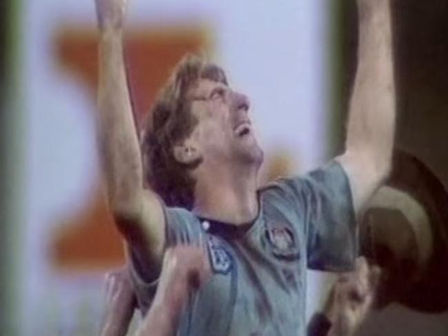 The image of Mortimer falling to his knees after winning in 1985 is iconic.