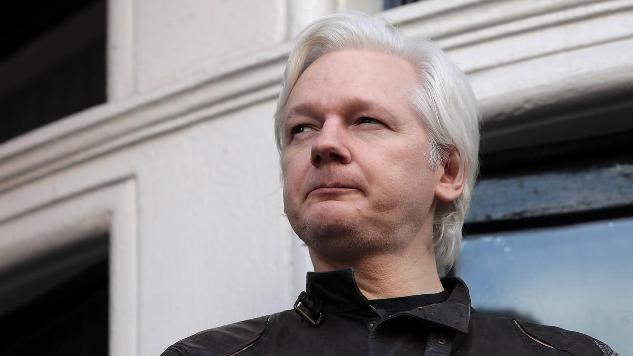 Julian Assange speaks to the media from the balcony of the Embassy Of Ecuador on May 19, 2017 in London, England. Photo: Jack Taylor/Getty Images