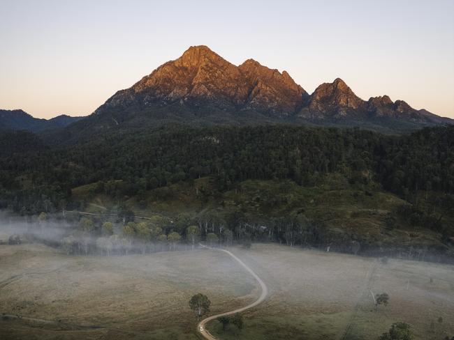 ESCAPE. HOW TO. 6 FEB, 2022. Scenic Rim, Mt Barney. Picture: Tourism and Events Queensland