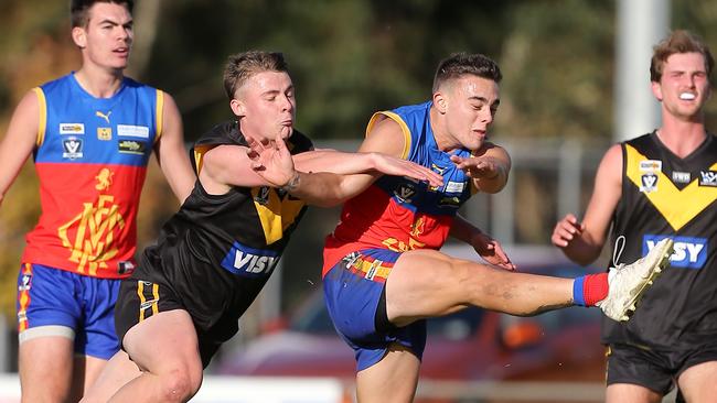 Murray FL, Round 6, Cobram Tigers V Mulwala Lions, at Cobram, Mulwala won 17-11-113 v 5-7-37, Bailey Roberts, 7, Cobram  & Zechariah Cuppens, 2,  Mulwala,   Picture Yuri Kouzmin