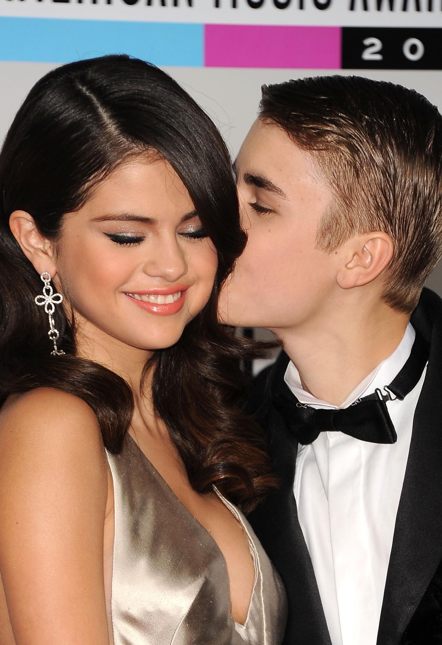 selena gomez and justin bieber 2022 kissing