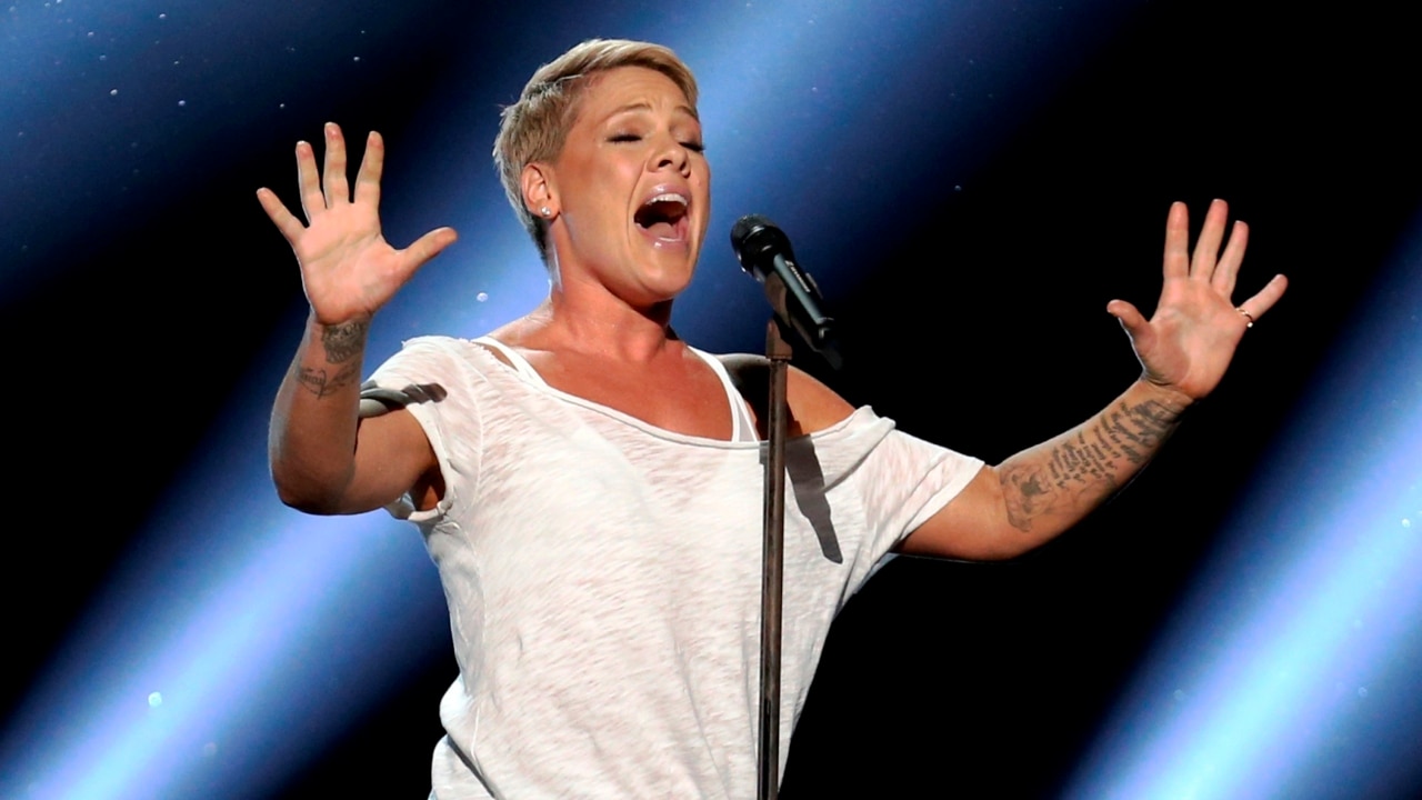 Cantora Pink é hospitalizada em Sydney na Austrália - Estrelando