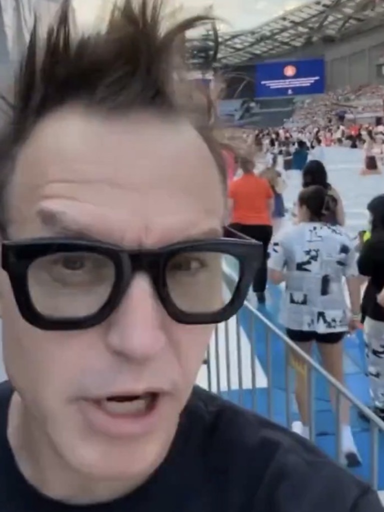 Mark Hoppus trolls Swifties in Sydney.