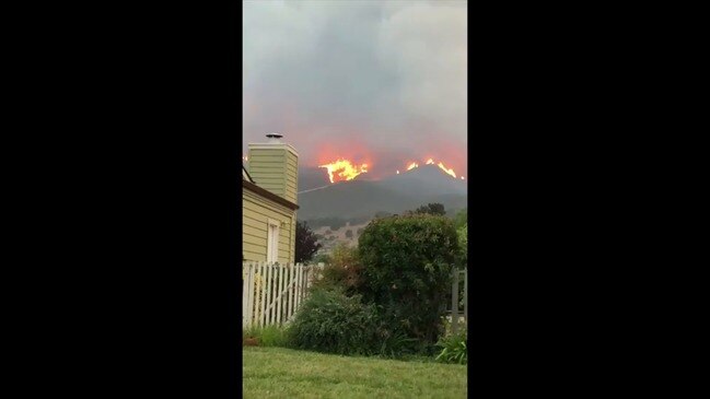 River Fire Flames Burn On Mountain Top As 4 500 Acre Wildfire Prompts Evacuations Herald Sun
