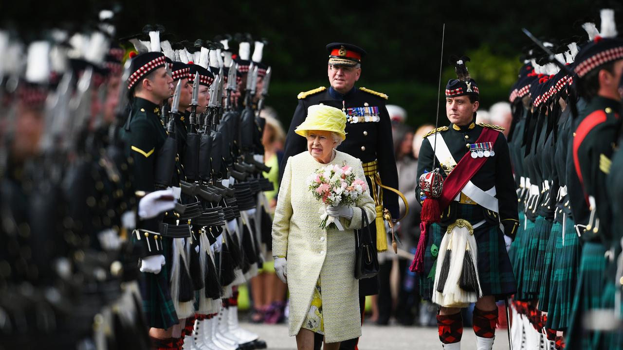 The Queen inspects the guard of honour, Balaklava Company, The Argyll and Sutherland Highlanders, 5th Battalion The Royal Regiment of Scotland during the traditional Ceremony of the Keys at Holyroodhouse in 2017 (Photo by Jeff J Mitchell/Getty Images)