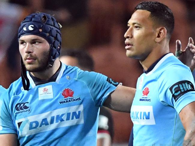 Michael Wells of the Waratahs (left) and Israel Folau after their loss to the Waratahs in the Super Rugby match between the Waratahs and the Chiefs at Waikato Stadium in Hamilton, New Zealand, May 26, 2018.  (AAP Image/SNPA, Ross Setford) NO ARCHIVING, EDITORIAL USE ONLY
