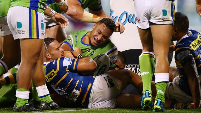 Josh Papalii of the Raiders scores a try.