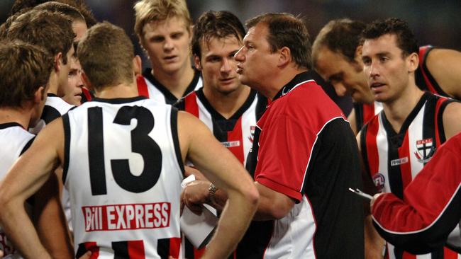 Grant Thomas speaks to his team at Subiaco Oval.