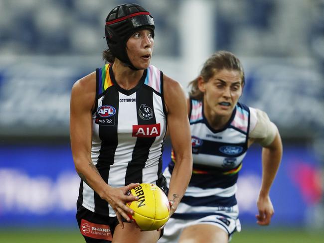 Brittany Bonnici stays one step ahead of the Cats’ defence.