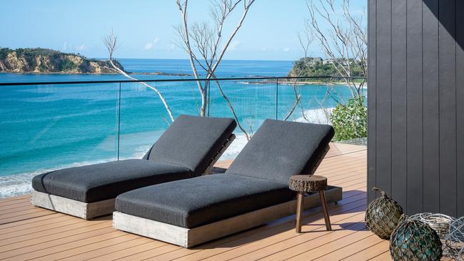 Uninterrupted views from the deck of Rosedale Beach House. Photography: Earl Carter