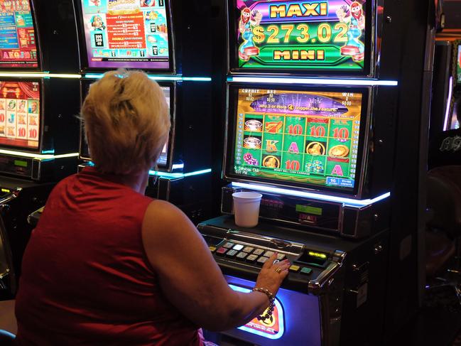 Reform advocates are calling for the maximum bet on all pokie machines to be $1.