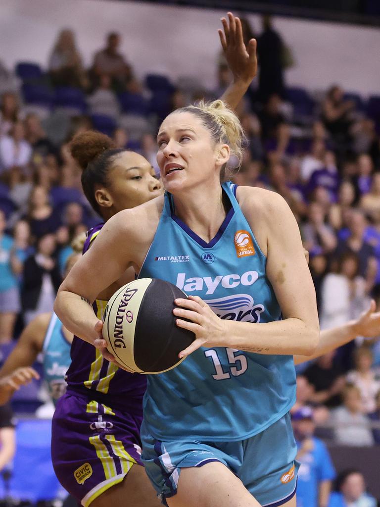 Lauren Jackson put up 38 points and 11 rebounds to lead the Flyers to the WNBL grand final. (Photo by Daniel Pockett/Getty Images)