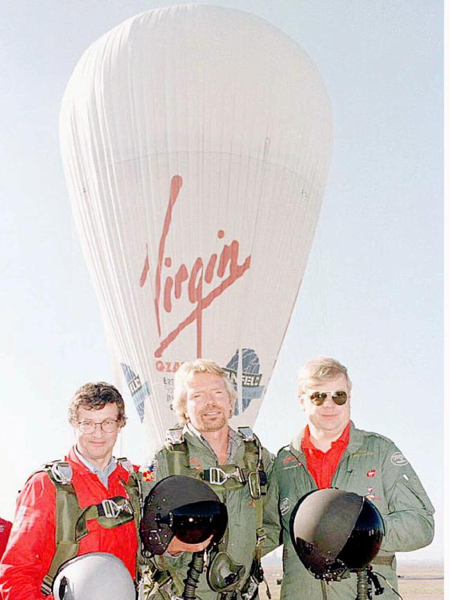 Branson (centre), with reserve co-pilot Alex Ritchie (L) and Swede Per Linstrand before lifting-off in Marrakesh, Morocco.