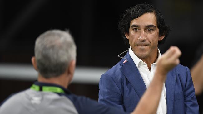 Johnathan Thurston speaks to Cowboys coach Paul Green.