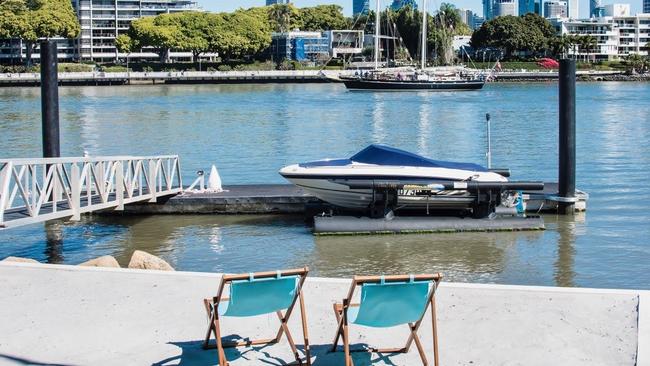 The property at 154 Virginia Ave, Hawthorne, has a private beach, jetty and pontoon. Image supplied.
