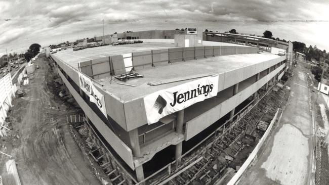 Construction progress at the Glen shopping centre in 1990. Photo: Ron Robertson.