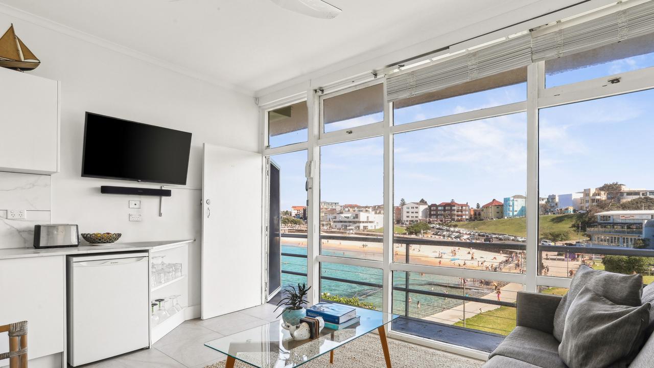 6/77 Ramsgate Ave, North Bondi is just 50m from the sand.