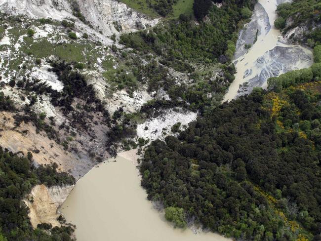 A lake caused by an earthquake slip forms on the Conway River. Picture: David Alexander/SNPA via AP)