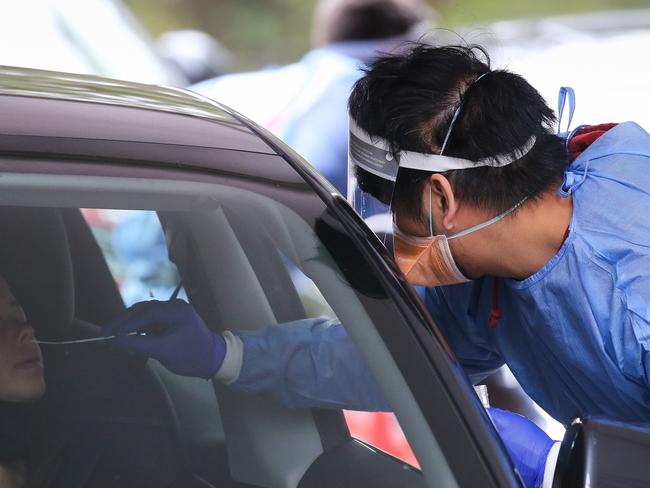 SYDNEY, AUSTRALIA - NewsWire Photos: DECEMBER 12 2021-  People are seen lining up in their cars to get a covid test at the Willoughby Drive through testing clinic in Sydney. NSW records its highest covid figure since lockdown was lifted of 516 cases. Experts have stated the that La Nina could drive a spike in Covid cases by pushing people to gather indoors. Picture: NCA Newswire / Gaye Gerard