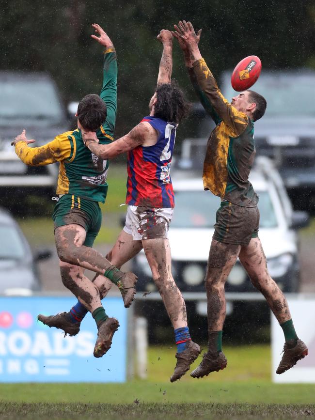 Hepburn’s Tom Brown is sandwiched between two Gordon opponents, Sam Griffiths and Macauley Griffiths.