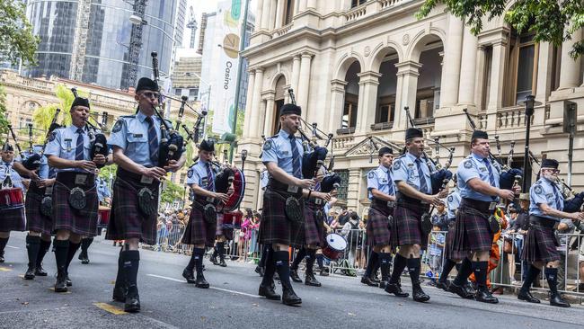 Queensland police pipe band make their way through Brisbane city for the ANZAC Day parade. Picture: NCA NewsWire / Matthew Poon
