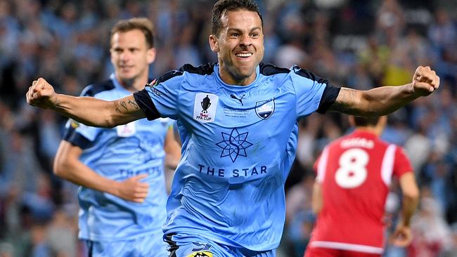 Bobo celebrates after winning it for Sydney FC. (AAP Image/Dan Himbrechts)