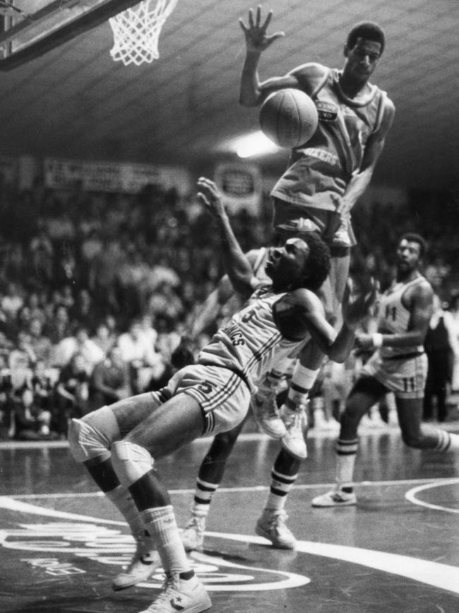 Pinder is blocked by Adelaide 36ers player Bill Jones in 1985.