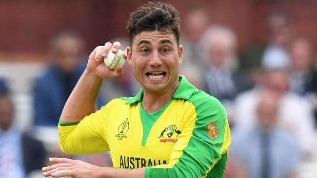 Australia's Marcus Stoinis reacts after a delivery during the 2019 Cricket World Cup group stage match between England and Australia at Lord's Cricket Ground in London on June 25, 2019. (Photo by Saeed KHAN / AFP) / RESTRICTED TO EDITORIAL USE