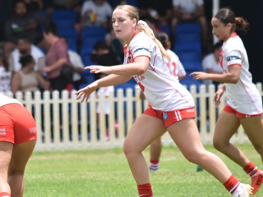 Jessica Stevens prepares to receive the ball. Picture: Sean Teuma