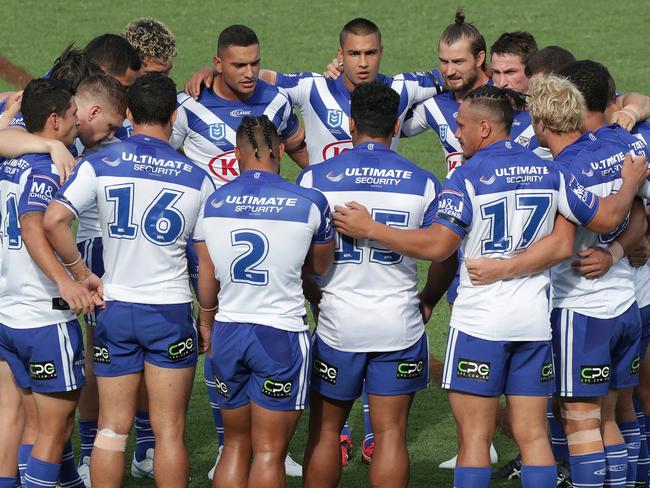 The Bulldogs in a huddle during the Round 1 NRL match between the Warriors and the Canterbury-Bankstown Bulldogs at Mt Smart Stadium in Auckland, New Zealand, Saturday, March 16, 2019. (AAP Image/David Rowland) NO ARCHIVING, EDITORIAL USE ONLY