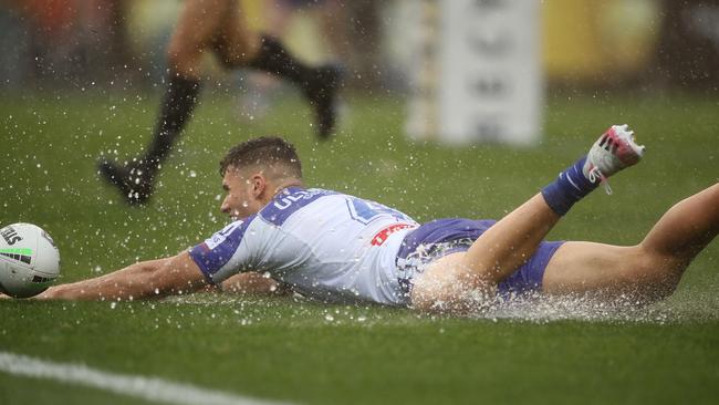 Jake Averillo scoring for the Bulldogs against the Newcastle Knights in round 11.