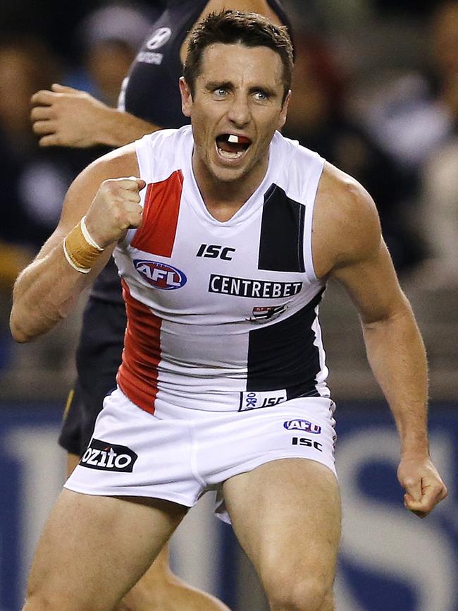 Stephen Milne in action for St Kilda.