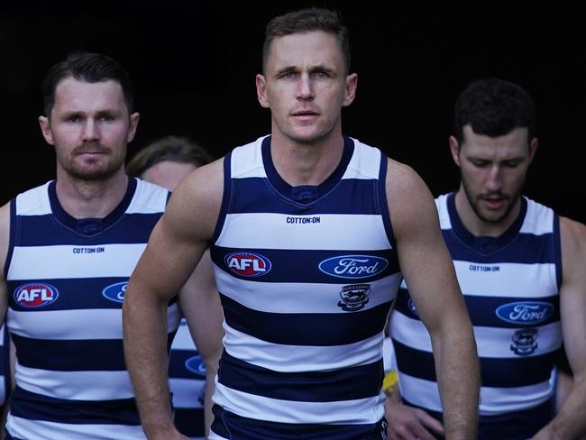 Joel Selwood of the Cats leads the team out during the Round 4 AFL match between the Melbourne Demons and the Geelong Cats at the MCG in Melbourne, Sunday, June 28, 2020. (AAP Image/Michael Dodge) NO ARCHIVING, EDITORIAL USE ONLY