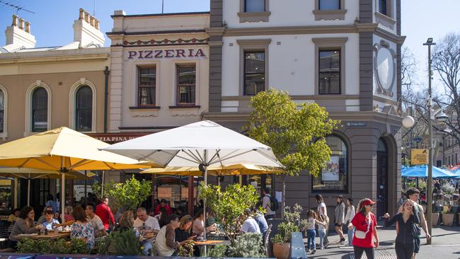 SYDNEY, AUSTRALIA - NewsWire Photos - AUGUST 24, 2024: Sydney hit 30 degrees today with still a week of winter to go. People enjoy the sunshine in and around The Rocks, Sydney.Picture: NewsWire / Simon Bullard.