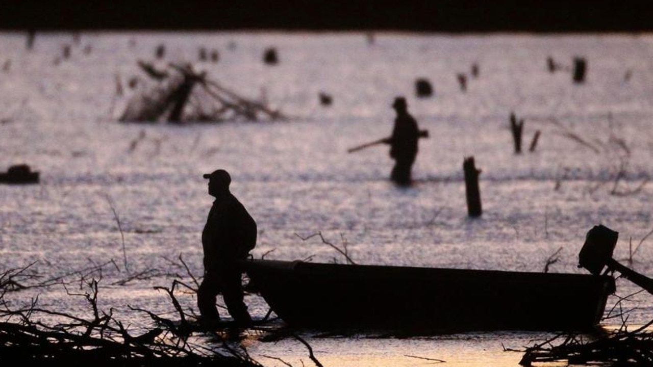 A duck hunting forum at a Melbourne school has been cancelled after it was revealed organisers planned to raffle off a firearm.